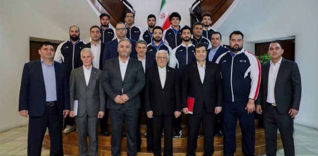 عکس| دیدار معاون اول رئیسجمهور با رئیس فدراسیون، کادر فنی و اعضای تیم ملی وزنهبرداری عکس| دیدار معاون اول رئیسجمهور با رئیس فدراسیون، کادر فنی و اعضای تیم ملی وزنهبرداری