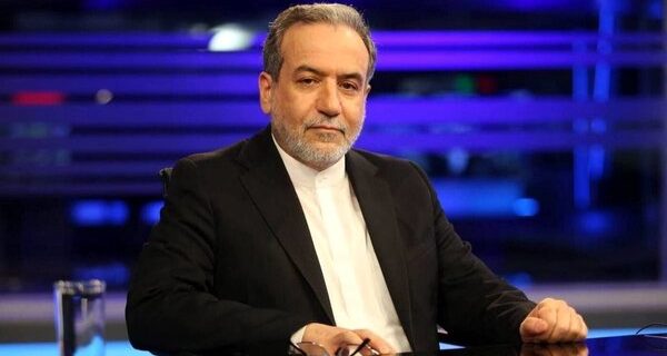 وزیرامور خارجه در مراسم بزرگداشت یک پرسپولیسی وزیرامور خارجه در مراسم بزرگداشت یک پرسپولیسی