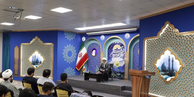 “شعر، خط مقدم جنگ شناختی عصر ظهور؛ تاکید استاد حوزه بر نقش روایتگری الهی شاعران” “شعر، خط مقدم جنگ شناختی عصر ظهور؛ تاکید استاد حوزه بر نقش روایتگری الهی شاعران”