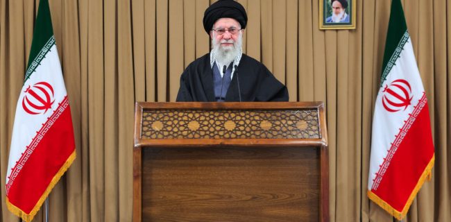 “چهار توصیه کلیدی رهبر انقلاب به ملت: اتحاد در برابر دشمن، حمایت از دولت، پرهیز از اسراف و تقویت ارتباط با خدا” “چهار توصیه کلیدی رهبر انقلاب به ملت: اتحاد در برابر دشمن، حمایت از دولت، پرهیز از اسراف و تقویت ارتباط با خدا”