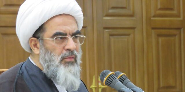 آیت‌الله فاضل‌لنکرانی: تمسک به قرآن باید در صحنه جامعه و در عمل مسئولان نمود یابد
