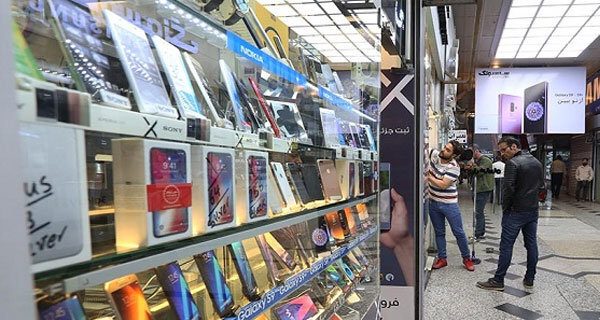«رئیس انجمن تلفن همراه: قوانین پیچیده و نوسان بخشنامهها، صنعت موبایل را در آستانه ورشکستگی قرار داده است» «رئیس انجمن تلفن همراه: قوانین پیچیده و نوسان بخشنامهها، صنعت موبایل را در آستانه ورشکستگی قرار داده است»