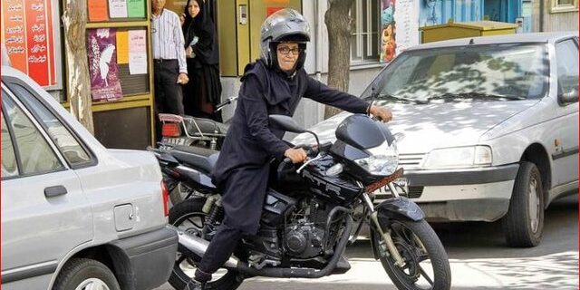 صدور «گواهینامه موتورسیکلت برای زنان» تصویب شد صدور «گواهینامه موتورسیکلت برای زنان» تصویب شد