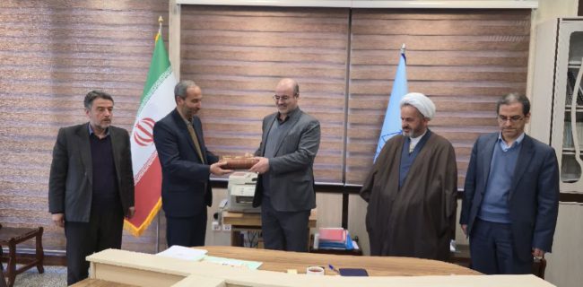 تقدیر رئیس کمیته امداد کشور از رئیس کل دادگستری استان همدان تقدیر رئیس کمیته امداد کشور از رئیس کل دادگستری استان همدان