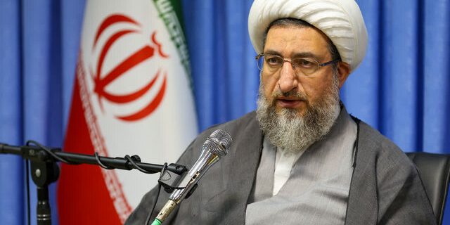 امام جمعه تبریز: مسئولانی میتوانند با مردم روراست باشند که دلشان با جامعه صاف باشد امام جمعه تبریز: مسئولانی میتوانند با مردم روراست باشند که دلشان با جامعه صاف باشد