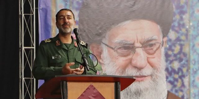 فرمانده سپاه روحالله: رسانهها نقش محوری در شکلدهی تمدن نوین اسلامی دارند/ ضرورت صداقت در برابر ابزارهای فریبکار جهانی فرمانده سپاه روحالله: رسانهها نقش محوری در شکلدهی تمدن نوین اسلامی دارند/ ضرورت صداقت در برابر ابزارهای فریبکار جهانی