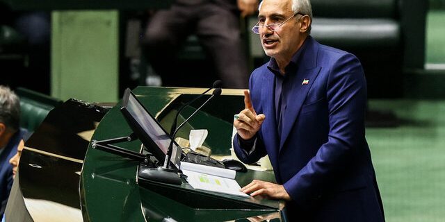 رئیس سازمان برنامه و بودجه: مطابق قانون مصوب مجلس دیگر تسهیلات تکلیفی نباید در بودجه بیاید رئیس سازمان برنامه و بودجه: مطابق قانون مصوب مجلس دیگر تسهیلات تکلیفی نباید در بودجه بیاید