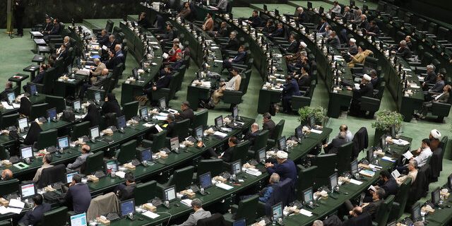 هشدار نمایندگان مجلس به دولتمردان: معیشت مردم زیر فشار است؛ خواستار افزایش متناسب حقوق و رسیدگی به بحران آب کشاورزی هشدار نمایندگان مجلس به دولتمردان: معیشت مردم زیر فشار است؛ خواستار افزایش متناسب حقوق و رسیدگی به بحران آب کشاورزی