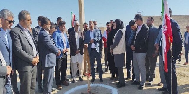 آغاز ساخت نخستین مزرعه خورشیدی دهیاری‌محور ۲۰ کیلوواتی در سیستان؛ درآمد فروش برق به دهیاری می‌رسد