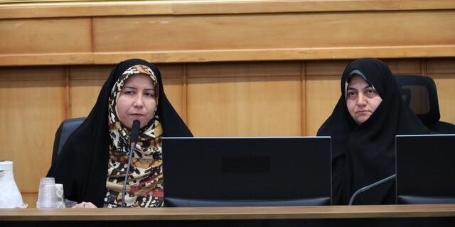 تشکیل کارگروه «دختران نوجوان» در استانداری فارس؛ تمرکز بر آموزش و پرورش برای مقابله با آسیبهای اجتماعی تشکیل کارگروه «دختران نوجوان» در استانداری فارس؛ تمرکز بر آموزش و پرورش برای مقابله با آسیبهای اجتماعی