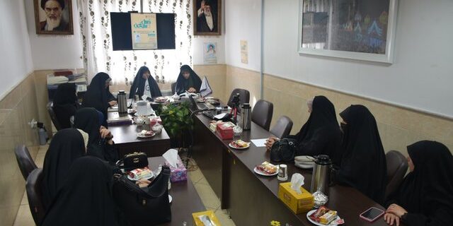 در هفتمین دوره «فصل سخن» مطرح شد؛ استاد دانشگاه: «توسعه» غربی، کرامت انسانی را نادیده میگیرد در هفتمین دوره «فصل سخن» مطرح شد؛ استاد دانشگاه: «توسعه» غربی، کرامت انسانی را نادیده میگیرد