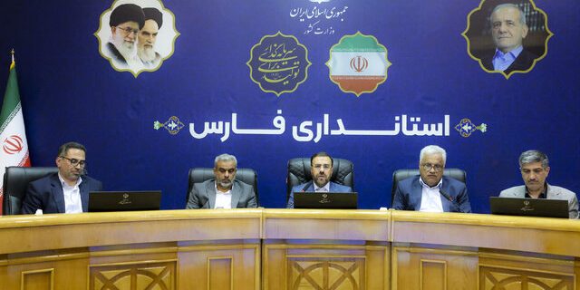 استاندار فارس: توسعه متوازن و توزیع عادلانه امکانات اولویت مدیریتی است؛ اقتصاد در صدر دغدغههای استان استاندار فارس: توسعه متوازن و توزیع عادلانه امکانات اولویت مدیریتی است؛ اقتصاد در صدر دغدغههای استان
