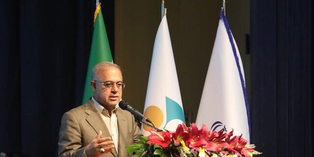 استاندار هرمزگان: صیانت از فرهنگ، زبان و هنرهای بومی در برابر تهدیدات هویتی، رسالت اصلی نامداران فرهنگی است