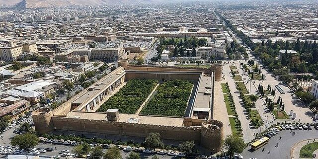 از حفاظت صرف تا موتور محرک اقتصاد شهری: نگاه توسعهای به بافت تاریخی شیراز با تمرکز بر گردشگری تجربهمحور و کاربریهای خلاق از حفاظت صرف تا موتور محرک اقتصاد شهری: نگاه توسعهای به بافت تاریخی شیراز با تمرکز بر گردشگری تجربهمحور و کاربریهای خلاق