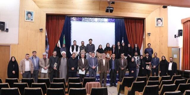 پایان چهاردهمین دوره مسابقات ملی مناظره دانشجویان استان مرکزی؛ «نوسان» فرهنگیان اراک بر سکوی قهرمانی ایستاد پایان چهاردهمین دوره مسابقات ملی مناظره دانشجویان استان مرکزی؛ «نوسان» فرهنگیان اراک بر سکوی قهرمانی ایستاد