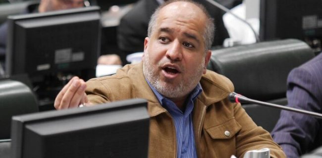 خضریان: در توافق با آمریکا تثبیت نیروهای مسلح این کشور در منطقه را پذیرفته‌ایم!/  مگر قرار نبود پرونده جنگ از پرونده هسته‌ای جدا شود؟