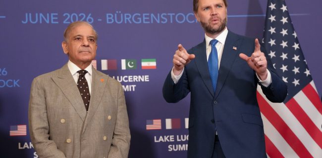 صحبتهای ونس پیش از آغاز نشست لوسرن: به دنبال گشودن فصل جدید و صلح دائمی در خاورمیانه هستیم صحبتهای ونس پیش از آغاز نشست لوسرن: به دنبال گشودن فصل جدید و صلح دائمی در خاورمیانه هستیم