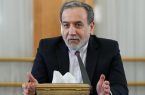 عراقچی با انتشار تصویری از بیرانوند و دختران میناب نوشت: از زمین فوتبال تا میز مذاکره؛ هدف یک چیز است…/ عکس
