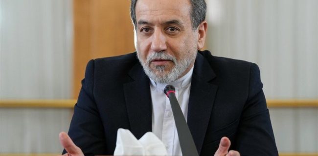 عراقچی با انتشار تصویری از بیرانوند و دختران میناب نوشت: از زمین فوتبال تا میز مذاکره؛ هدف یک چیز است.../ عکس عراقچی با انتشار تصویری از بیرانوند و دختران میناب نوشت: از زمین فوتبال تا میز مذاکره؛ هدف یک چیز است…/ عکس