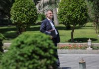 منتقد شماره یک برجام، مدافع تفاهم ایران و آمریکا شد/ بازخوانی ماجرای انتقاد زاکانی به علی لاریجانی برای تصویب ۲۰ دقیقهای برجام