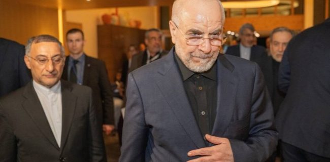 نشان سینه متفاوت قالیباف در مذاکرات سوئیس چه بود؟ + عکس نشان سینه متفاوت قالیباف در مذاکرات سوئیس چه بود؟ + عکس